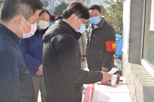 施咏康督导包公街道、骆岗街道疫情防控工作