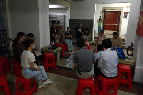 附件1:楼栋见面会面对面协调居民矛盾.jpg
