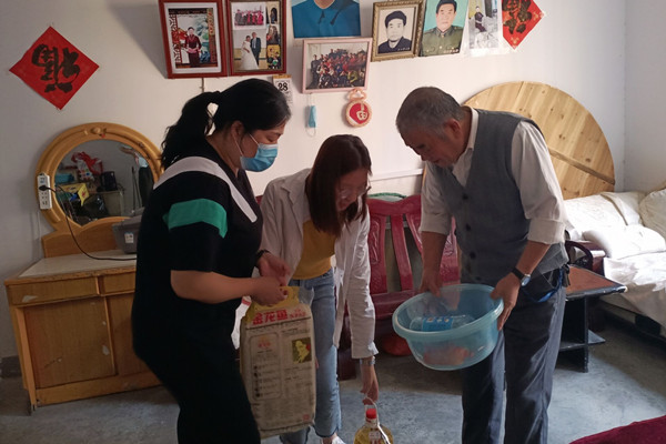 附件4 节前慰问.jpg