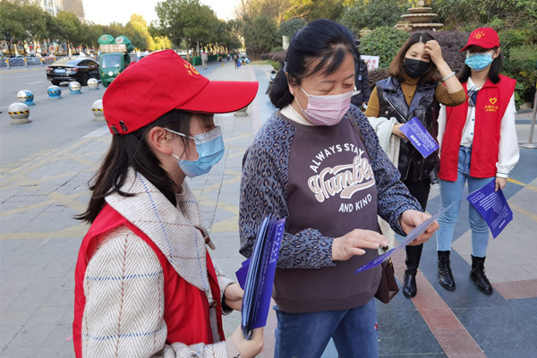 附件6 志愿服务队进行反电诈宣传.jpg